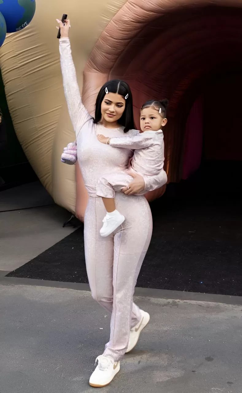 Rare Photo Series Of Kylie Jenner Taking Stormi And Aire With