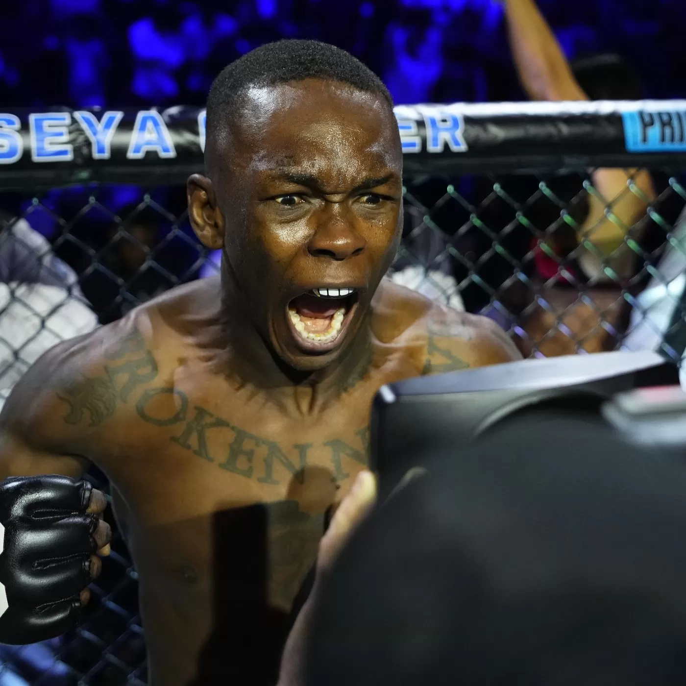 Cover Image for 🚨 Explosivo: Israel Adesanya Revela Traición Impactante Que Condujo A Su Devastadora Derrota Ante Dricus Du Plessis!